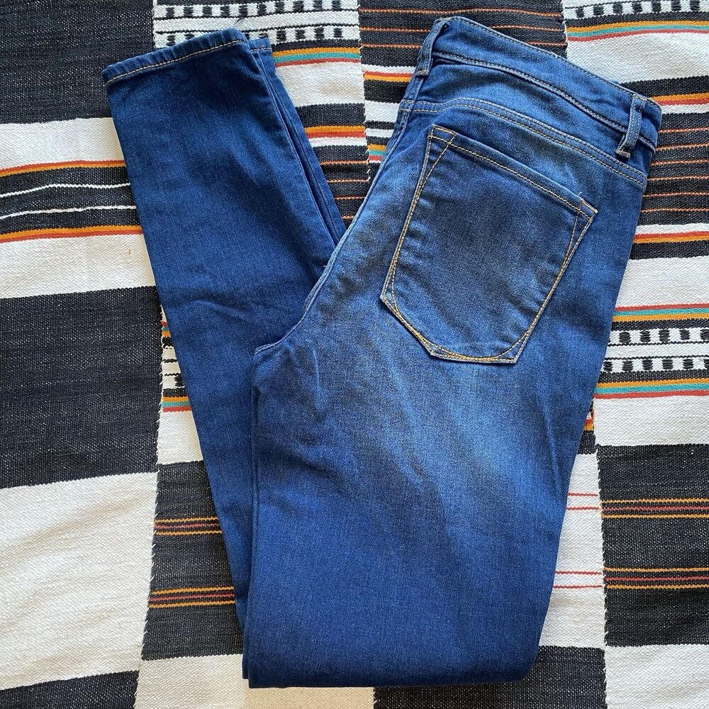 LL Bean Signature Women’s Dark Wash Skinny Stretch Mid Rise Jeans Size 8.